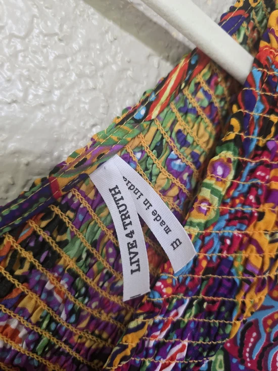 Live 4 Truth Multicolor V-Neck Crop Top with Balloon Sleeves - Picture 5 of 7